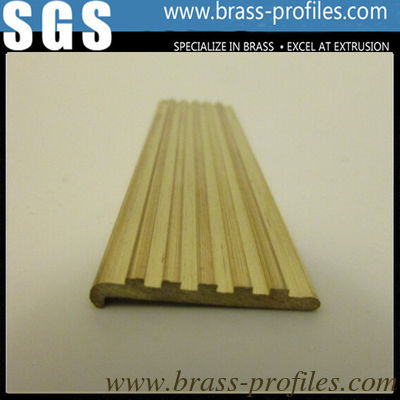 Fabricant de barres en laiton radial extrudé / feuille d'extrusion à arc / tige de cuivre courbée fournisseur