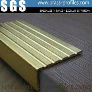 CuZn39Pb3 Pieds d'escalier en laiton antidérapant pour la protection des bords fournisseur