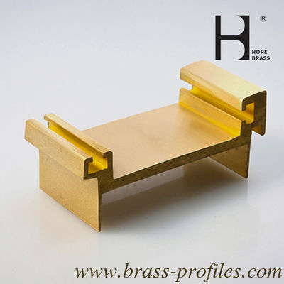 Améliorez la durabilité de votre bâtiment avec un cadre de fenêtre en laiton doré fournisseur