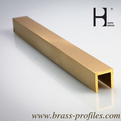 L'extrusion en laiton jaune U Channel est la meilleure option avec emballage standard fournisseur