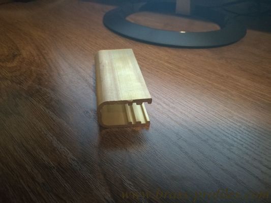 Les formes de la section U en laiton, le canal U en laiton, le canal C en laiton extrudé fournisseur
