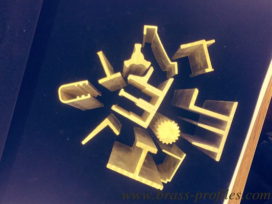 Profiles d'extrusion en laiton et profils décoratifs en cuivre en laiton fournisseur