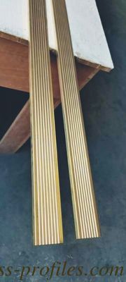 Largeur 55 mm x 10 mm Escaliers en laiton bandes de nez pour l'hôtel Décoration fournisseur